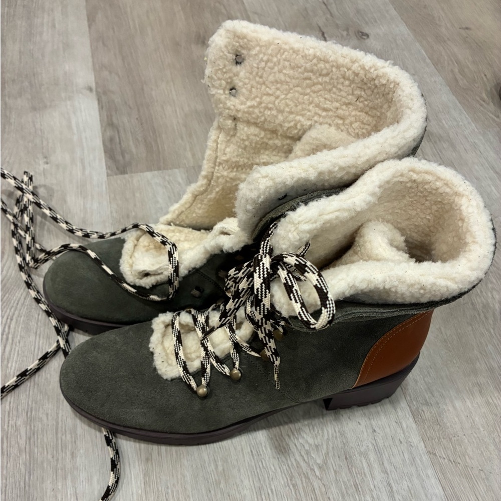 New Skechers Olive Suede Shearling-Lined Lace-Up Ankle Boots with Brown Heel